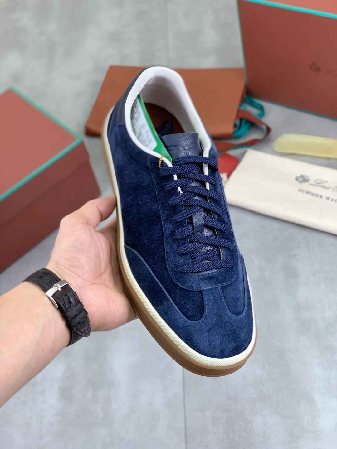 Men's men's shoes 💰P580 New model 💰 The latest casual shoes Loro Piana 💯 Top grade 💯 Buy the original copy 💯 Founded the existing Loro Piana company on April 24, 1924. It is the sixth generation of family operation, providing the best quality products to customers who are discerning about taste and quality. Imported original fly woven fabric with cowhide fabric, plain calfskin lining, hand-stitched thread with cowhide feet, original packaging, high-end outsole, size: 38-45 (customized for 46), 8️⃣ colors available
